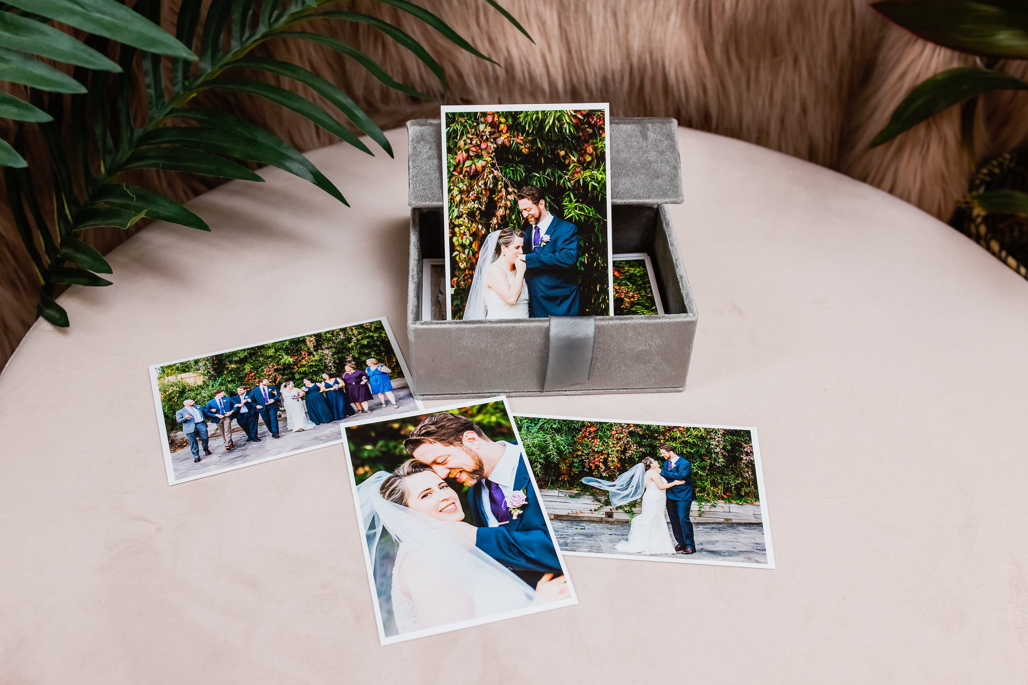 Velvet print box with colorful wedding photos